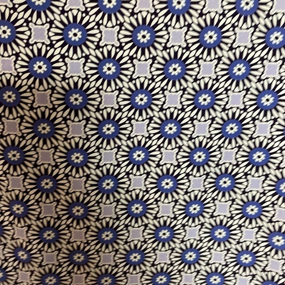 Lands’ End size XL/L blue and white floral swimsuit top with adjustable straps - Picture 2 of 6